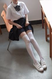 教室裡的JK白絲少女 [森蘿財團] [BETA-022]