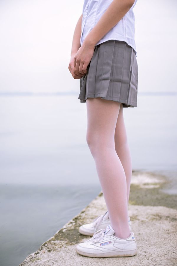 Руси Лори снаружи, кадр [Фонд Сен Луо] [BETA-014]