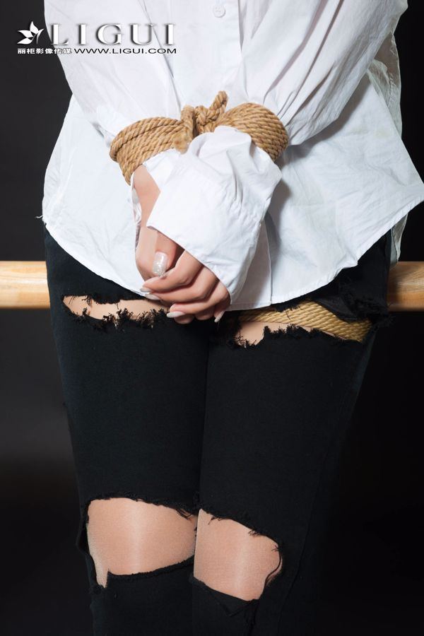 Modelo de pierna Xiao Xiao "Medias de mezclilla + camisa blanca + paquete de belleza" [丽 柜 Ligui] Belleza de Internet