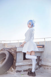 [COS Welfare] Hina Jiao - Vestido Branco Rem